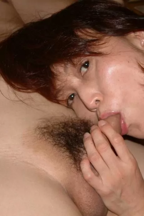 Азиатская жена сосет член своего мужа перед поло 9