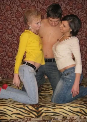 Горячая блондинка Кристи Стивенс щеголяет покрытыми спермой сиськами после того, как отсосала своему пасынку