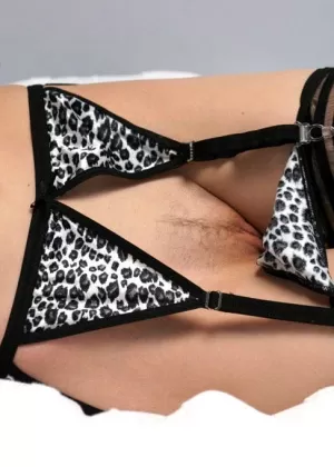 Симпатичная соло девушка Сидни Коул с любовью демонстрирует самую горячую задницу на планете