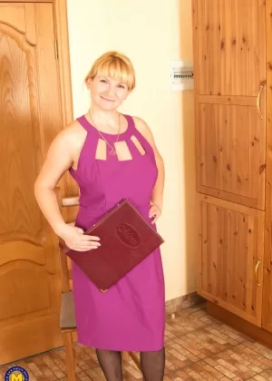 Сексуальная Холли Харт попалась на видео подглядывания за примеркой нового нижнего белья