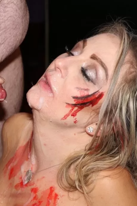 Буккаке невесты-зомби с классной грязью