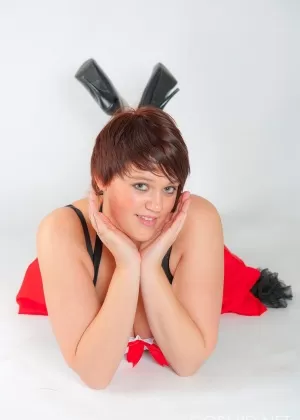 Горячие МИЛФ красотки Сексуальная Ванесса и Ава Дивайн занимаются грязным групповым сексом