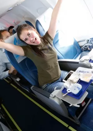 Бывшая девушка брюнетки Кэсси Файр отсасывает своему бывшему парню после траха на каникулах