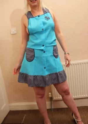 Британская любительница Трейси Лейн занимается сексом от первого лица в спальне