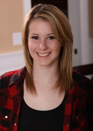 Блестящая любительская молодая красотка Твити Валентайн намазывает кошачье мясо