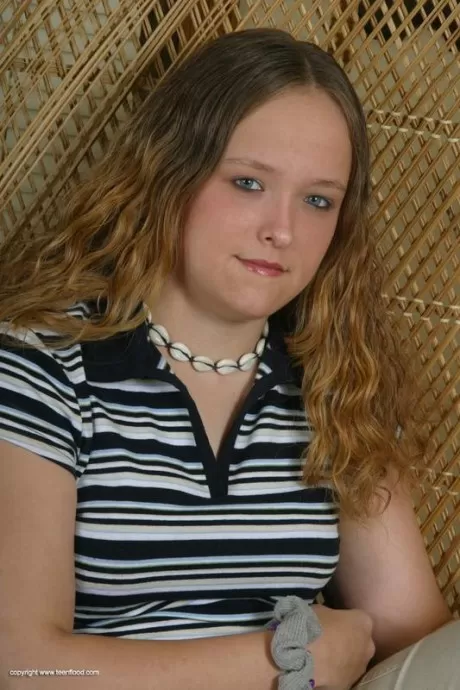 Непослушная любительская цыпочка Миранди в своей первой сольной сцене в истории