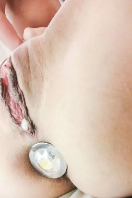 Рика Минамино с носом крючком получает отсосанный пенис в свой укромный уголок