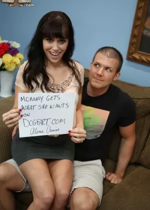 Блондинка жена Блатен Ли занимается сексом с молодым мужчиной на глазах у мужа рогоносца