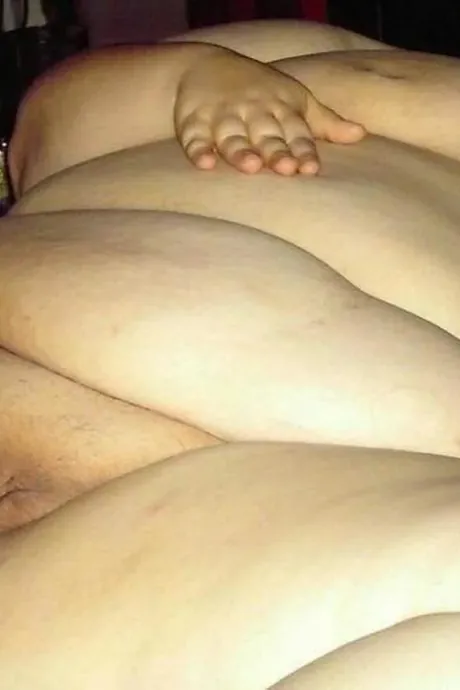 Зрелые жены толстушки в постели картинка 1755